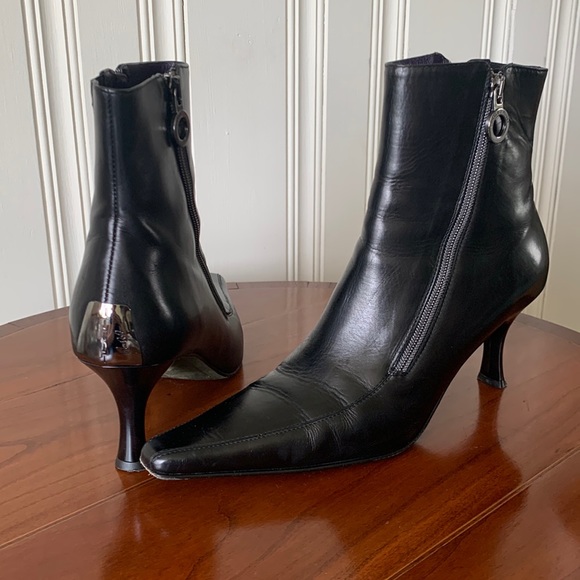 Donald J. Pliner Shoes - Donald Pliner Black Zippered Booties Size 9M